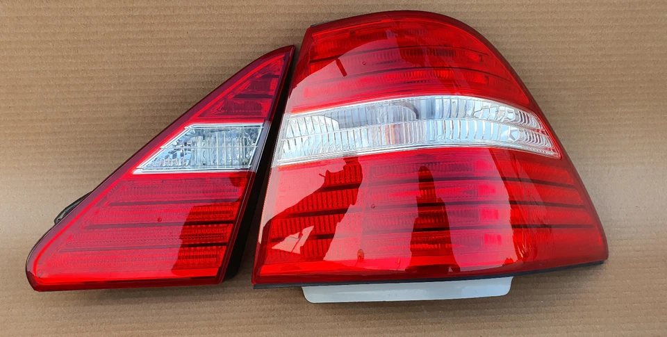 LEXUS LS430 2004-2006 Luz trasera exterior lado derecho con luz interior derecha OEM Foto 2 de 4