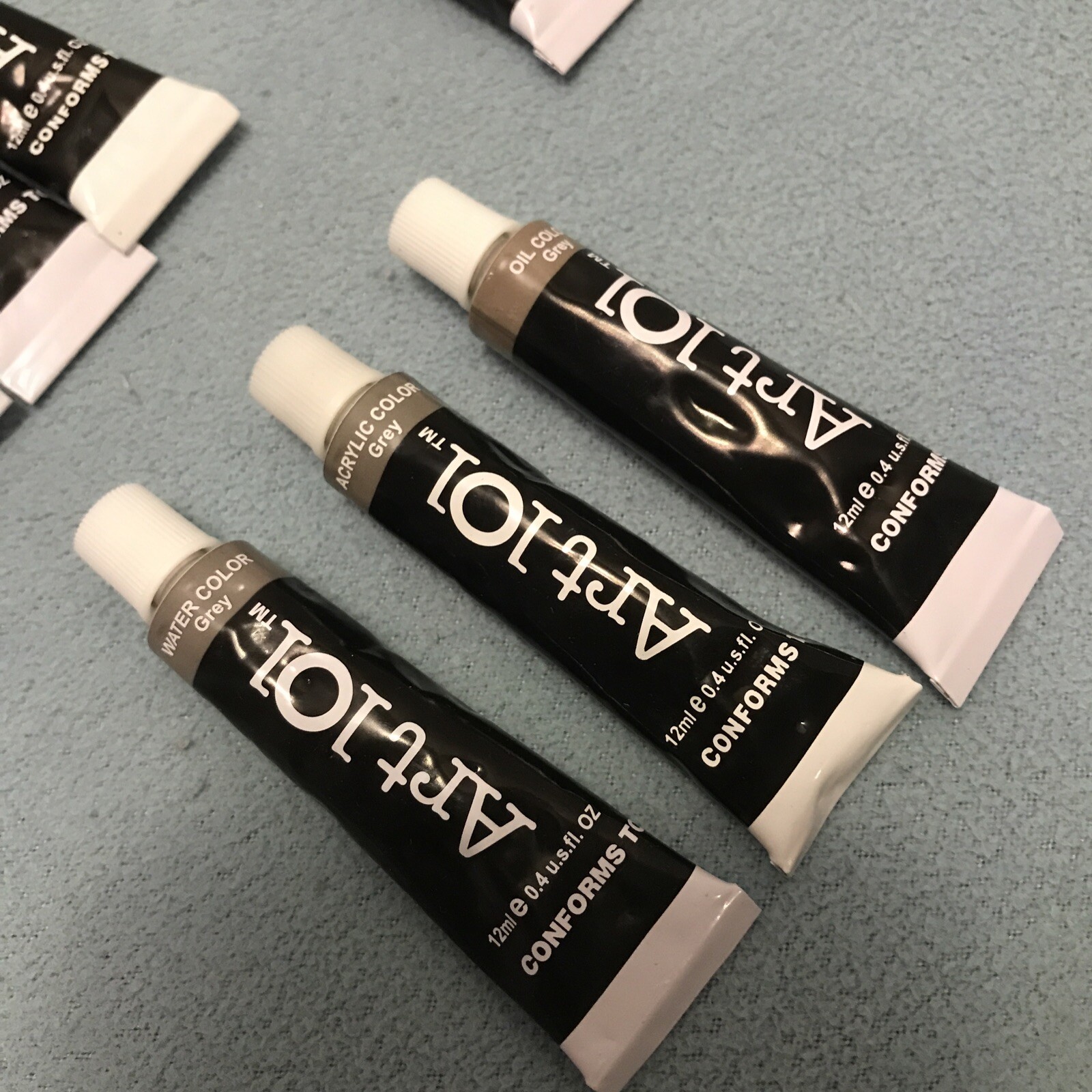 Art 101 Deluxe Artist Set Lot Acrylic, Oil & Water Paints 12ml. Read Details.