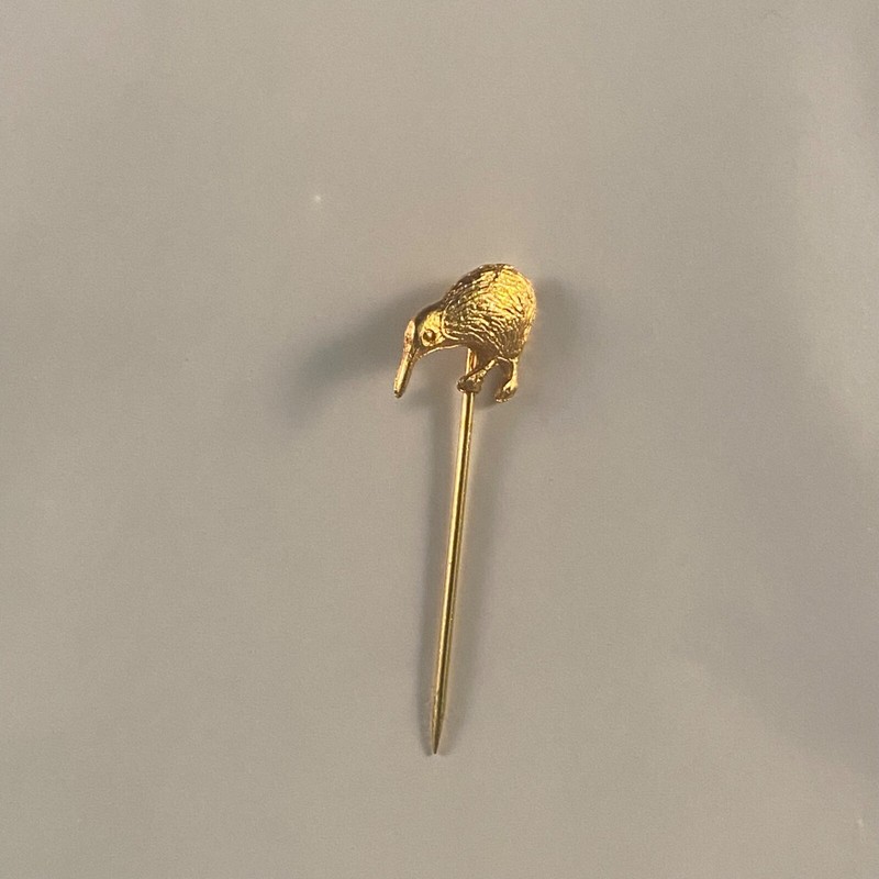 Vintage Straight Pin Kiwi Bird Topper Gold Tone Costume Jewelry  .5”Wide Topper