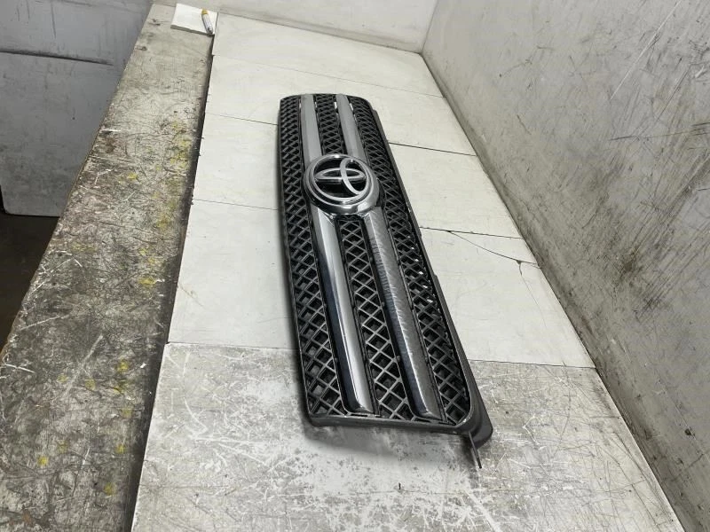 Toyota Highlander HV 2006 parrilla superior delantera con emblema OEM+ Foto 4 de 4