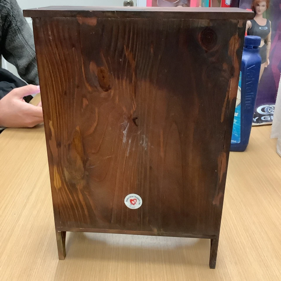 Armario colgante vintage primitivo hecho a mano con caja fuerte para pastel Foto 2 de 4