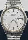 Vintage Mens Seiko 7N43-8A39 Quartz Day/Date Analog Wristwatch WILL NOT RUN HB