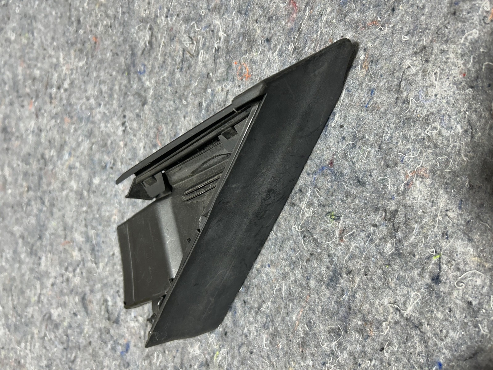 14-20 MASERATI GHIBLI RIGHT SIDE DOOR MIRROR CORNER TRIM PANEL 670040480 OEM