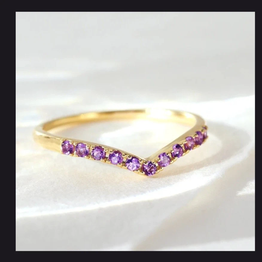 Anillo apilable media eternidad amatista plata 925 chapado en oro amarillo de 14k Foto 2 de 4