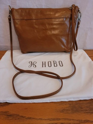 HOBO Medium Brown Soft Leather Purse Single/Clutch Strap Dust/storage bag EUC