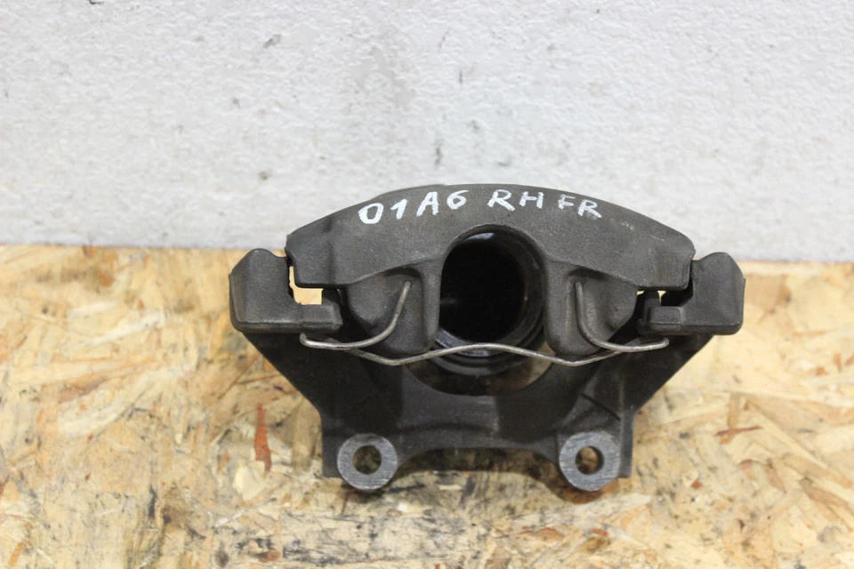 Оригинальный суппорт переднего тормоза со стороны пассажира M703285 1998-2001 Audi A6 - Изображение 3 из 4