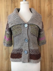 big button short cardigan