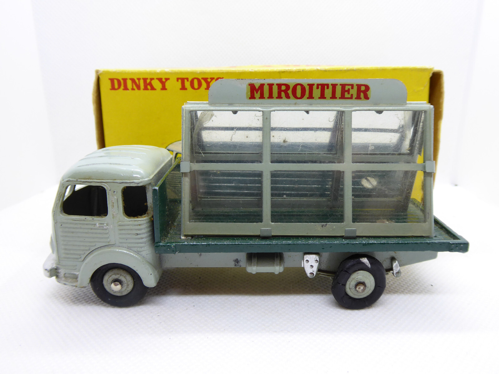 Dinky 33C, Simca Glass Truck - Free Price Guide & Review