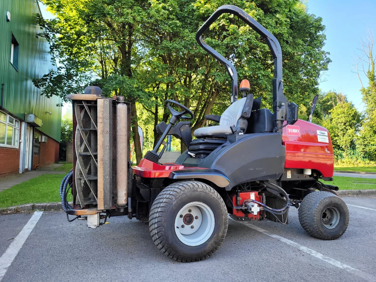 Toro LT3340 Triple Gang Cylinder Mower 4WD eBay