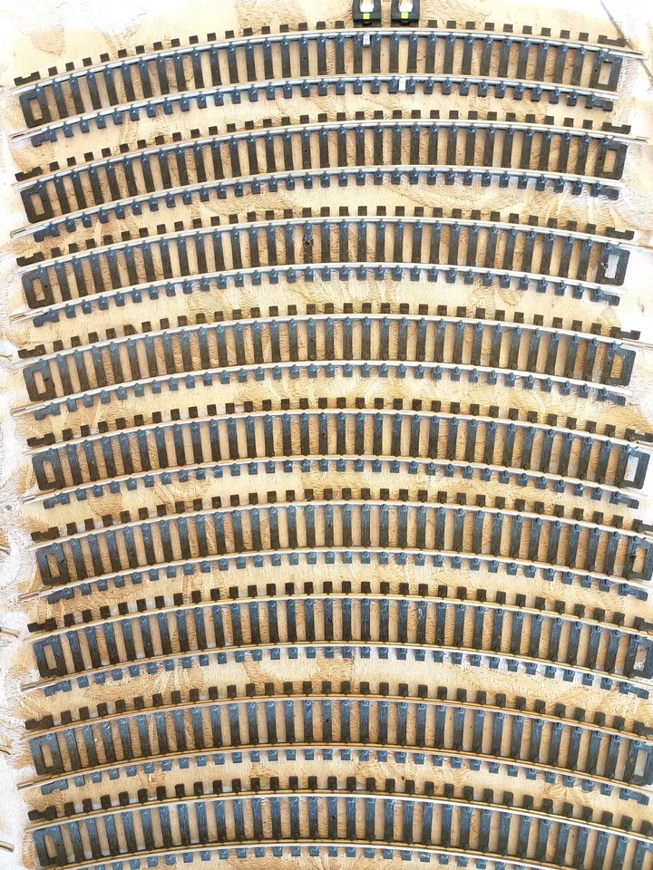 46 x HO / OO Gauge Model Railway Track Curves - Atlas, Lima, LifeLike. Code 100. - Image 3 of 4