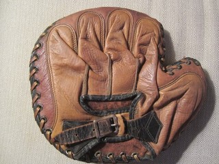 Antique 1930`s Buckleback Catcher`s Mitt Unknown Maker