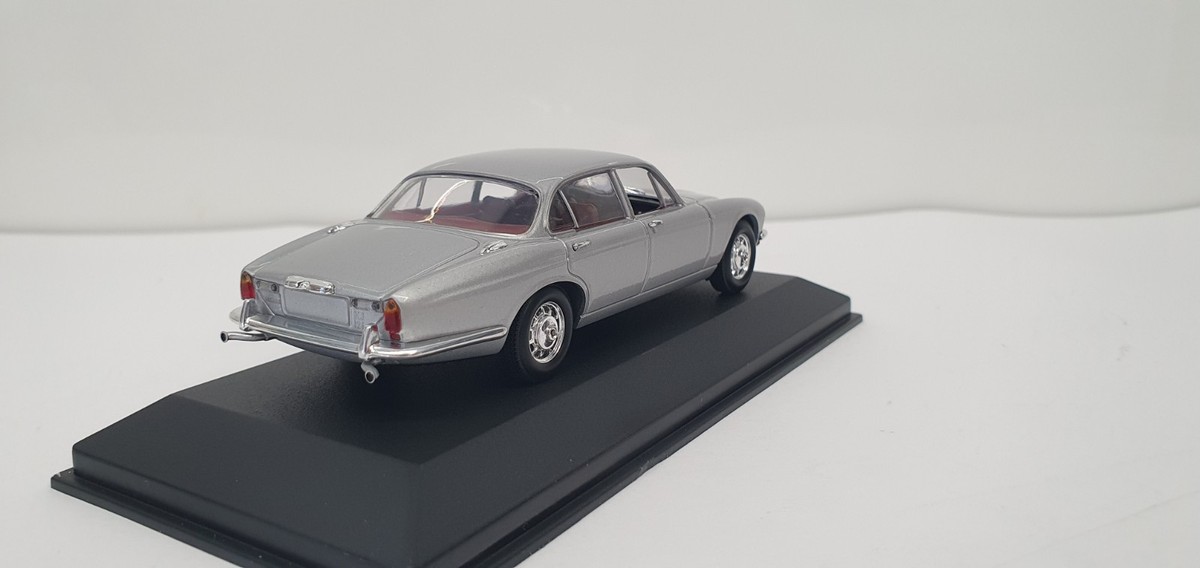 1/43 MEGA RARE JAGUAR XJ12 SERIES II 1975 MINICHAMPS 400130401 NO