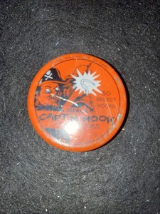 Rare Graphic Fish Hook Advertising Tin Vintage Ideal's "Captn Hook"