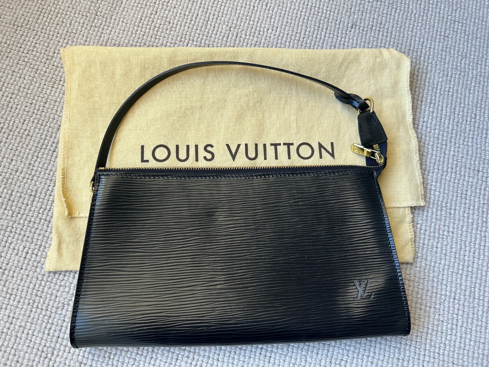 Louis Vuitton black pochette accessoires