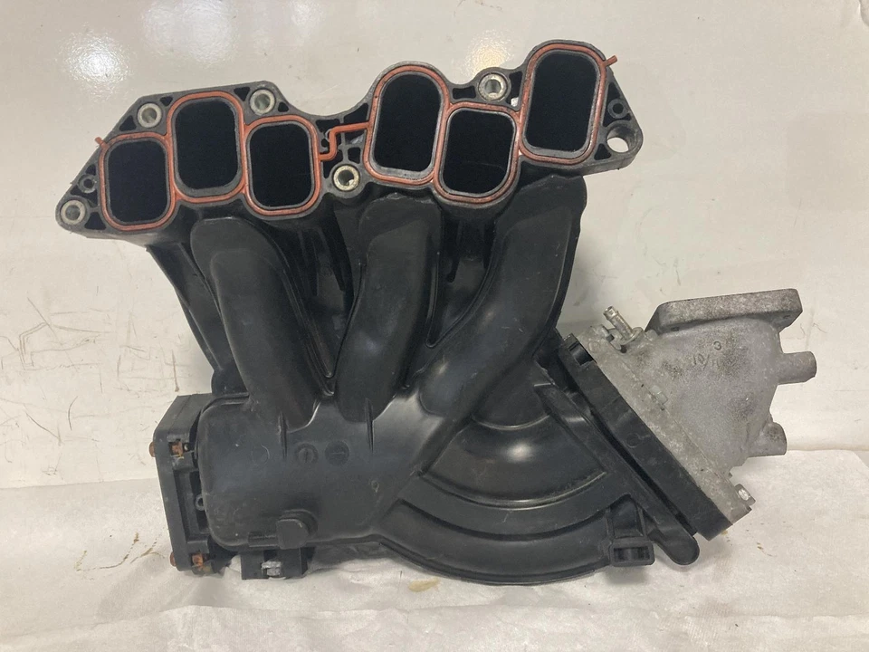 Used Upper Engine Intake Manifold fits: 1999 Chevrolet Suburban 1500 5.7L upper Foto 2 de 4