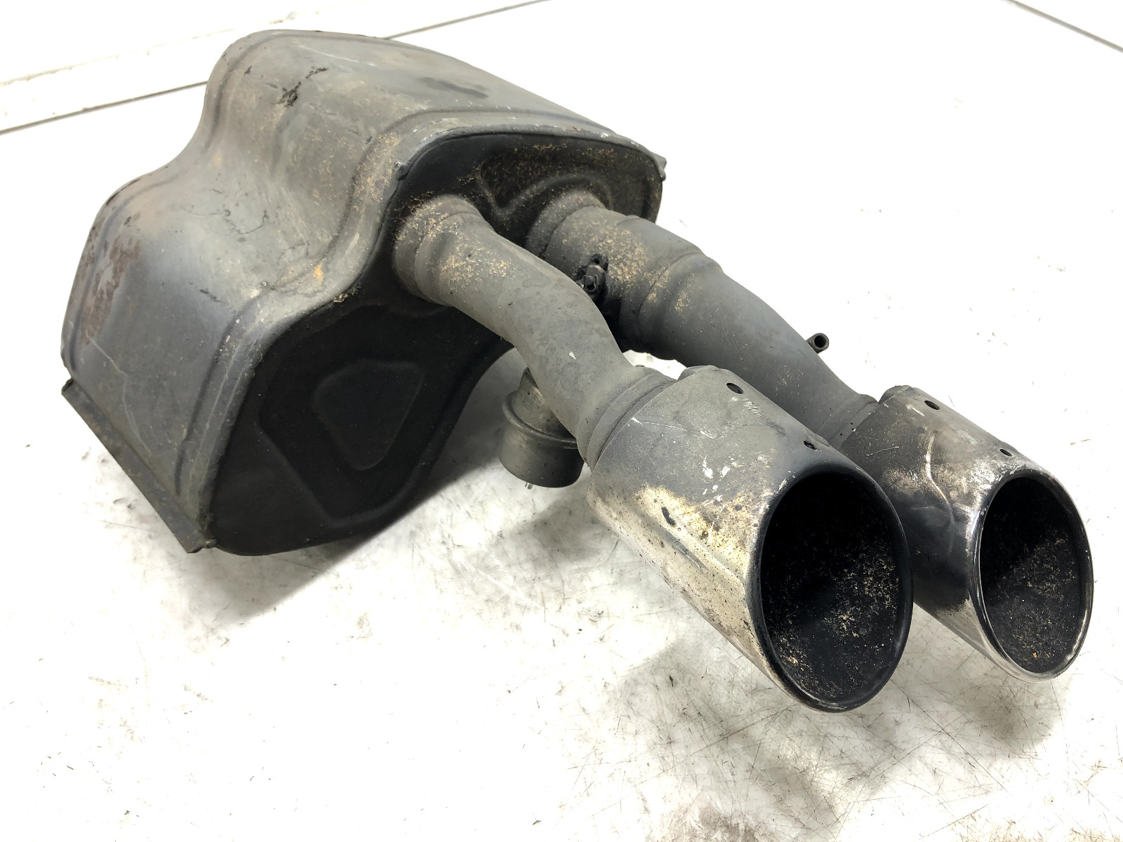 2014-2017 MASERATI QUATTROPORTE 3.0L RIGHT PASS REAR EXHAUST MUFFLER PIPE OEM.