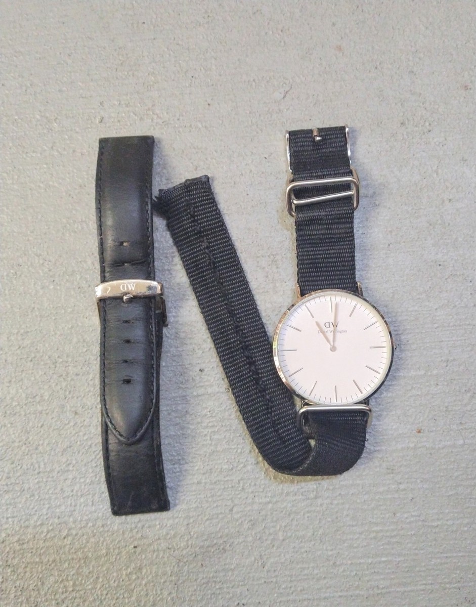 Daniel Wellington Wrist Watch Men display picture 1
