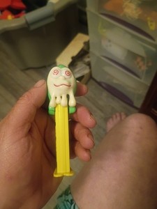 1998 VTG PEZ Dispenser Halloween Slime Glow In Dark Ghost made in Slovens (PEZ1)