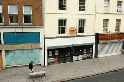 Foto 6x4 Leerstehende Räumlichkeiten, Fleet Street, Torquay drei benachbarte leere Sho c2016