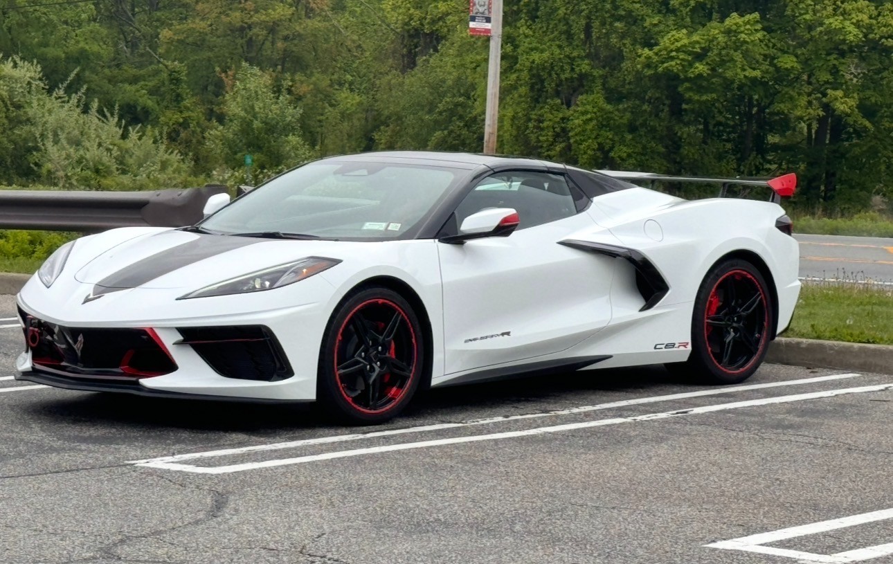2024 White Chevrolet Corvette   | C8 Corvette Photo 8