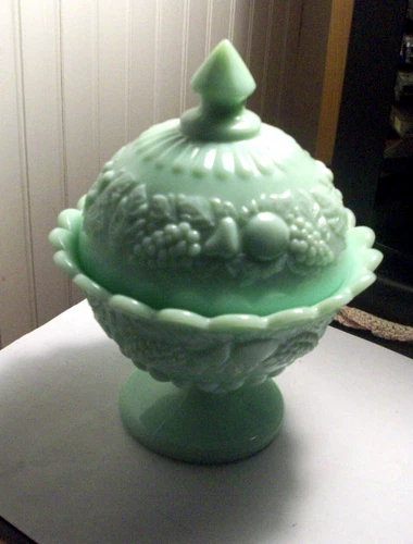 Vntg WESTMORELAND green jadeite milkglass footed candy dish w/lid raised fruit