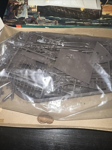 Vintage Revell Santa Maria Ship Model Kit / H-336:298 - Picture 8 of 19