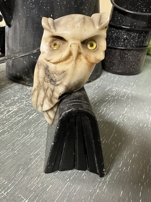 Vintage onyx owl figurine carved stone   unique décor -damaged base (see photos)