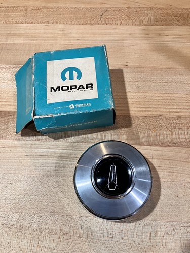 NOS MOPAR 1966 PLYMOUTH SIGENT, BARRACUDA WOODGRAIN STEERING WHEEL HORN CAP NIB!
