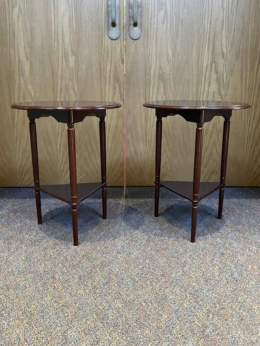 Vtg Bombay Furniture Round / Triangle Drop-Leaf Side Table W