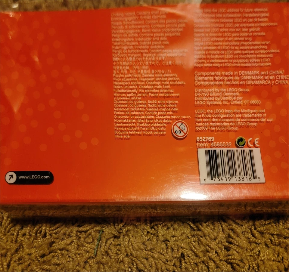 LEGO 852769 Vintage Minifigure Collection Vol 5  2009 MISB New Sealed Bricktober - Image 2 of 2