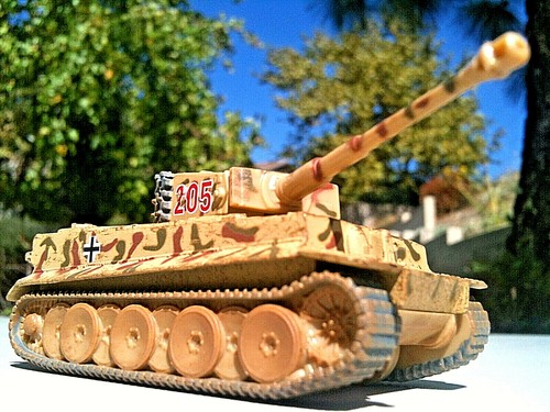 Corgi Tiger I Tank German Army LSSAH, 205, Michael Wittman France Showcase 1:76 - Picture 5 of 12