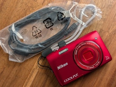 N MINT Nikon COOLPIX S3500 7x 20.0MP Compact Digital Camera