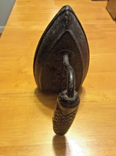 antique 7lb cast iron sad iron - star design & cross handle -very nice condition