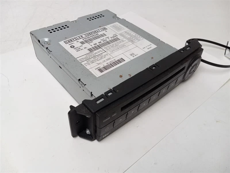 REPRODUCTOR DE CD DVD P/N P05064063AE se adapta a Chrysler Town Country 2007-2009 Foto 3 de 4