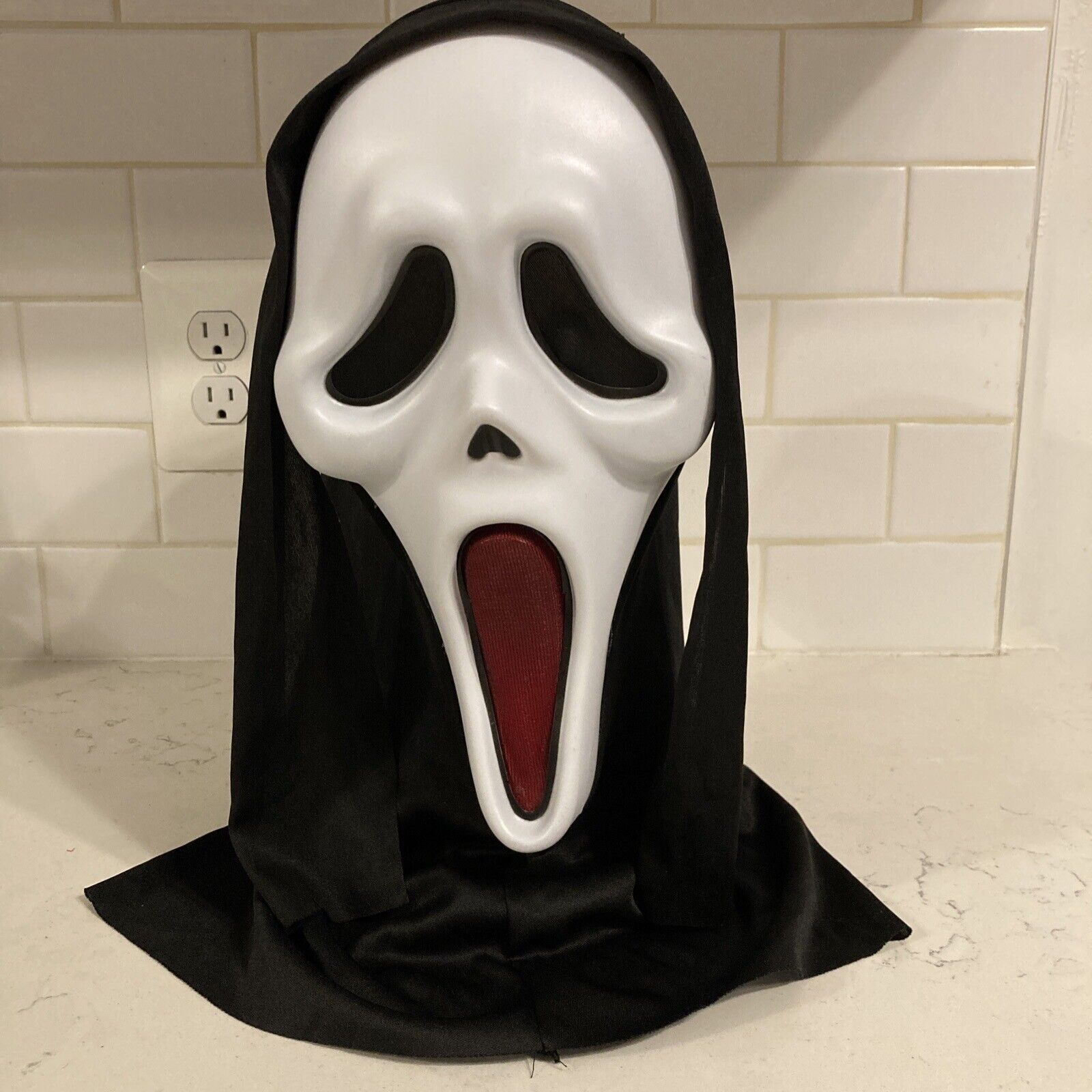  behanco Halloween Scream Mask Ghost Face Mask Halloween Full  Face Mask Scary Face Ghost Festival Screaming Mask (Red Spit Tongue*2pcs) :  Clothing, Shoes & Jewelry