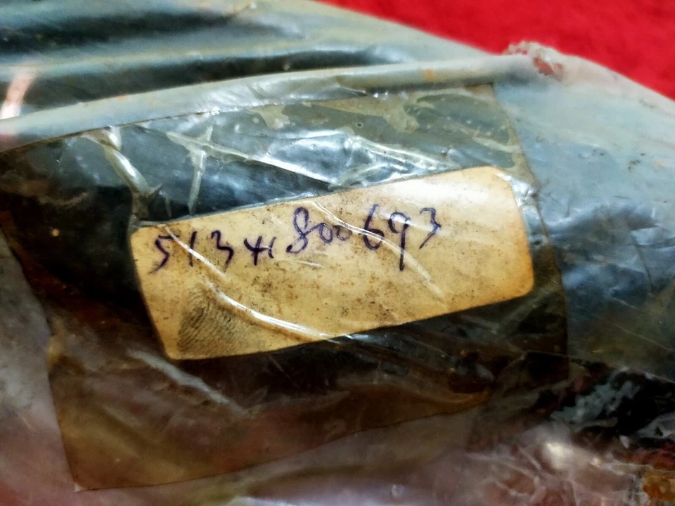 Sello guía ventana trasera goma (lado superior) 51341800693 nuevo de lote original bmw 3.0s e3 Foto 2 de 4