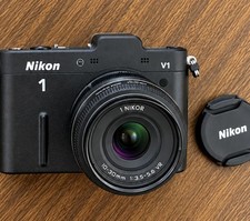 Nikon 1 V1 10.1MP Dig Camera 3 LENSES /2 Lights