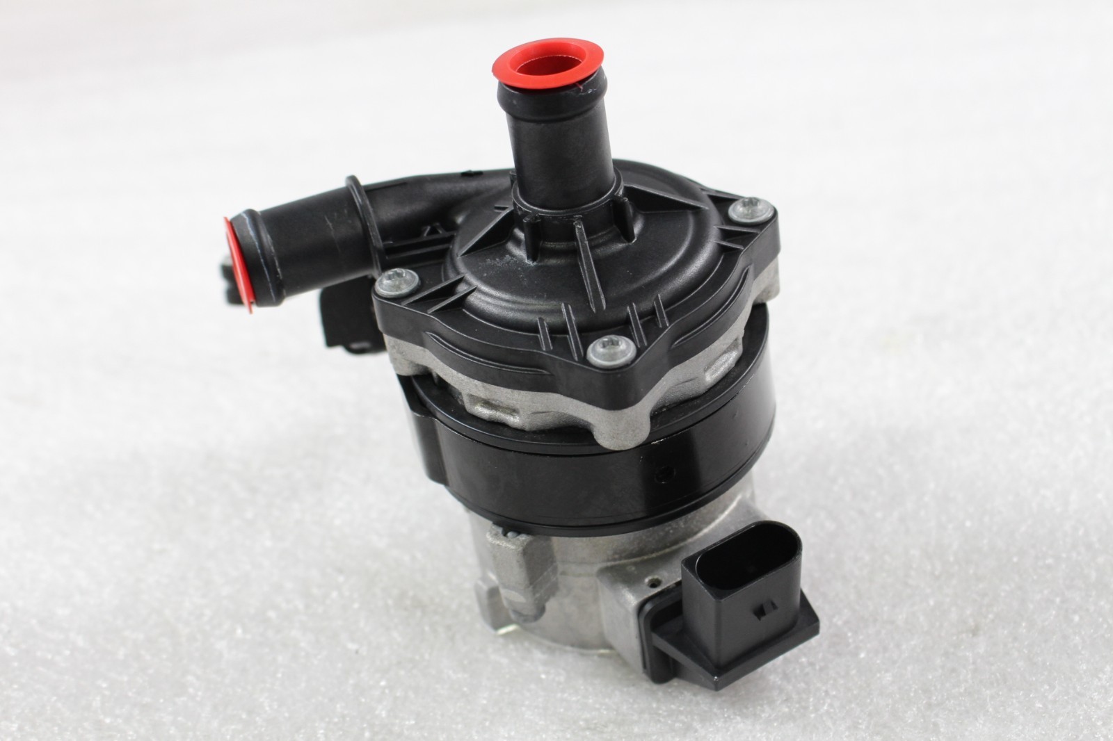 Ferrari 296 GTB Water pump P/N 908587