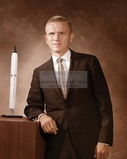 FRANK BORMAN ASTRONAUT APOLLO 8 NASA PORTRAIT 8X10 PHOTO