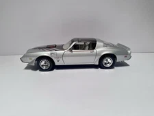Road Signature 1979 Pontiac Firebird Trans Am 10th Anniversary 1:18 Scale Model