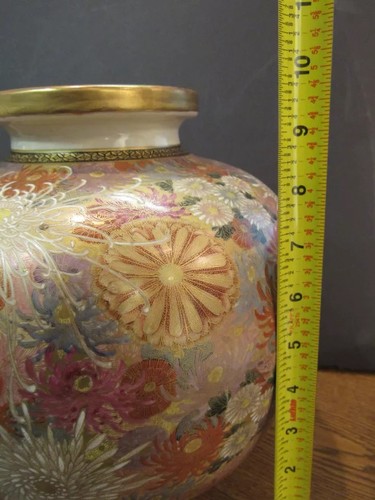 EXQUISITE VINTAGE JAPANESE SATSUMI WARE SQUAT VASE WITH WOOD STAND (EZS000379) - Picture 9 of 12