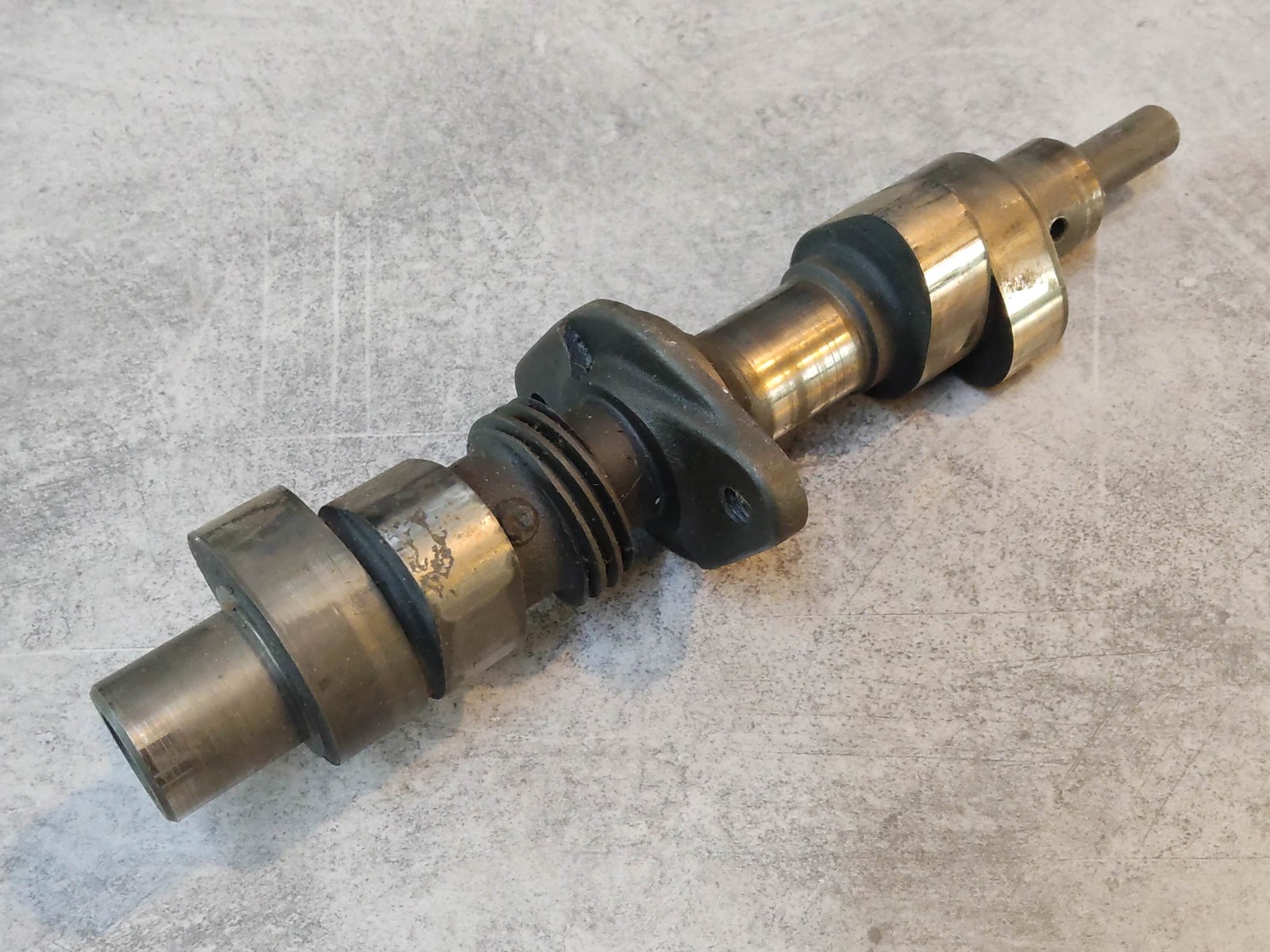 Arbre à cames HONDA CB360 d'occasion TBE pour réparer un haut moteur usé