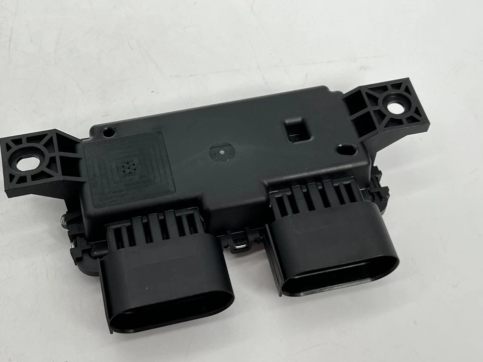 Unidad de módulo de control de bomba de combustible GLA Sprinter nueva OEM 2019-24 Mercedes A0009008214 Foto 3 de 4