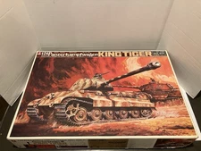 Bandai 1/24 King Tiger German Heavy Tank VI Model Kit Japan Vintage Unassembled