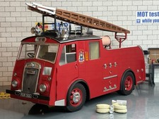 1:18 *BOXED* ORIGINAL CLASSIC DENNIS F8 Fire Engine (Fire Brigade) LEEDS MODEL !