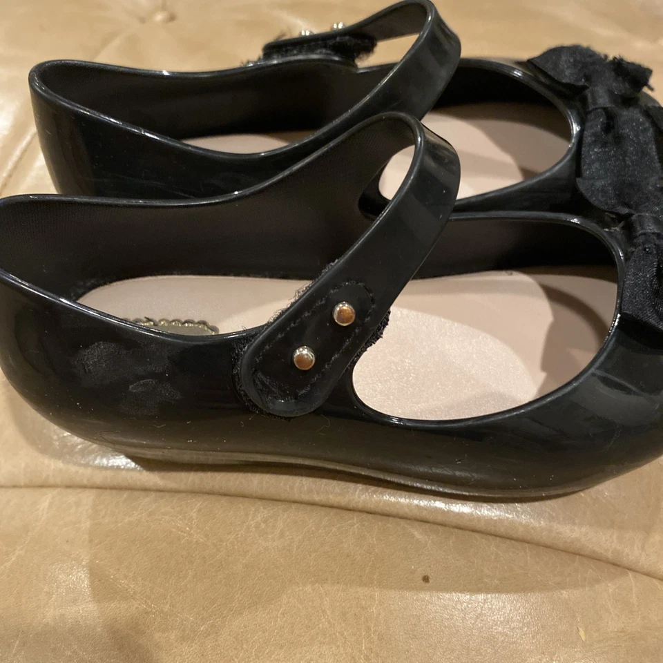 Arco negro Mini Melissa talla 10 para niños pequeños Foto 4 de 4