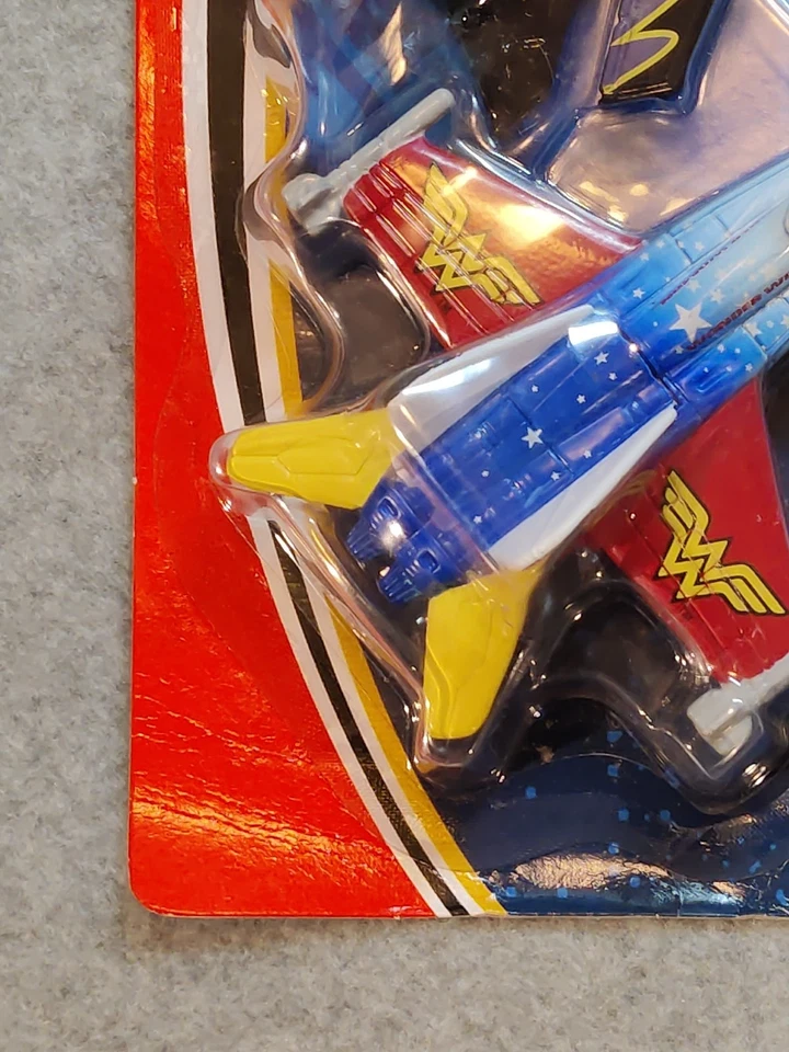 2003 VTG Matchbox Justice League Airplanes Superman Batman Wonder Woman - Image 3 of 4