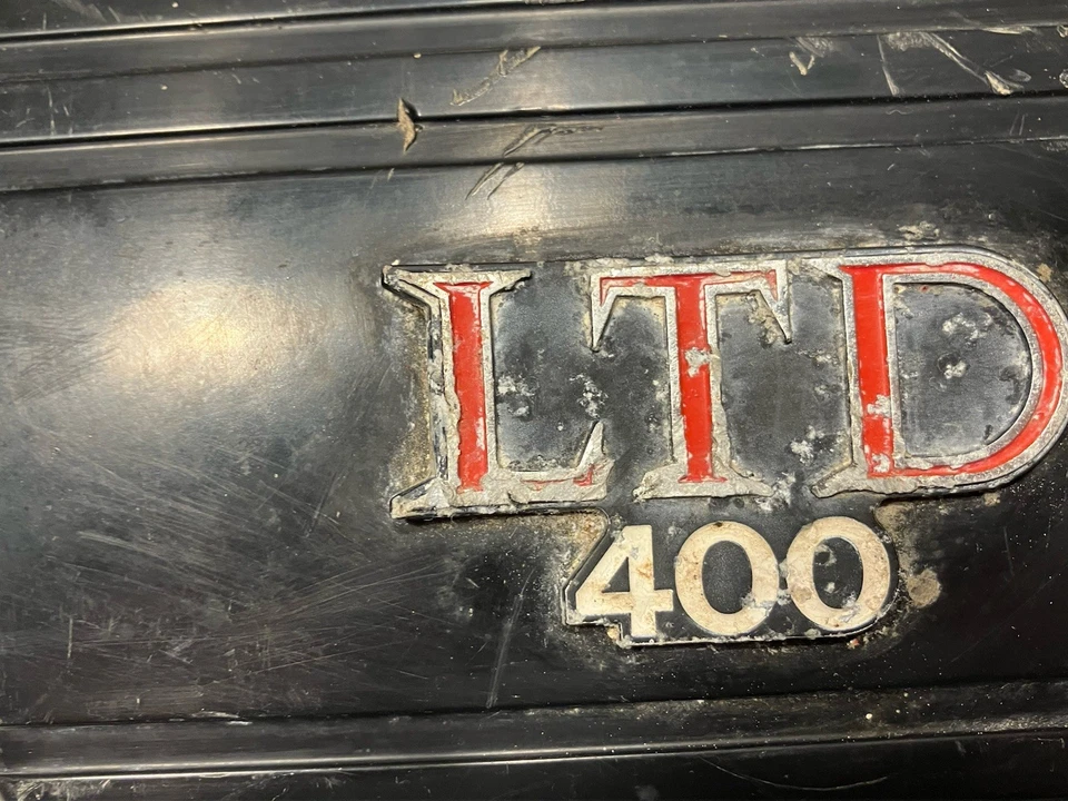 Cubierta lateral izquierda Kawasaki KZ440 LTD 1981 USADA # 10887 Foto 2 de 4