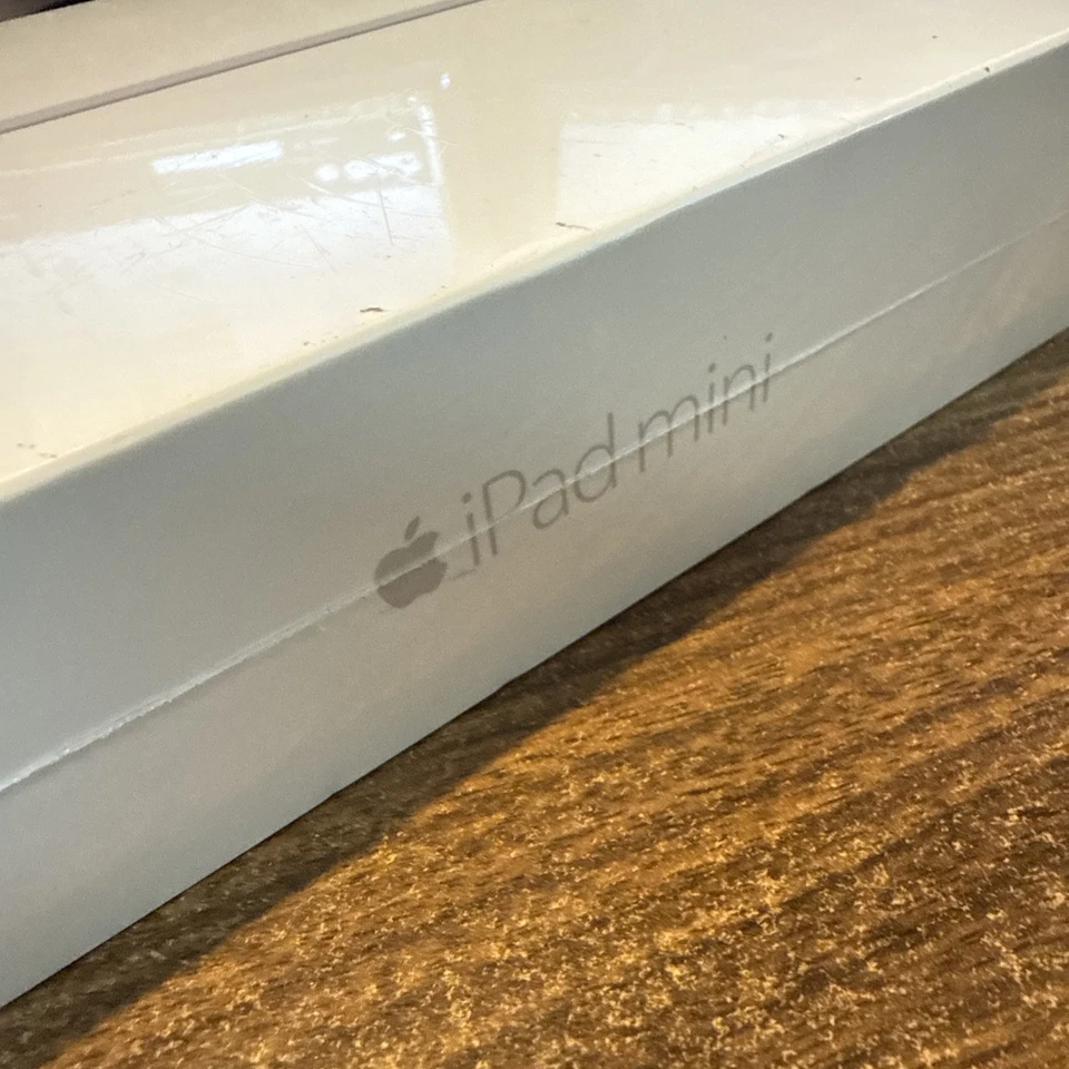 Apple iPad mini 4 (64gb) Wi-Fi (A1538) Silver {iOS15}91% Open-Box/ JAILBREAK - Image 4 of 4