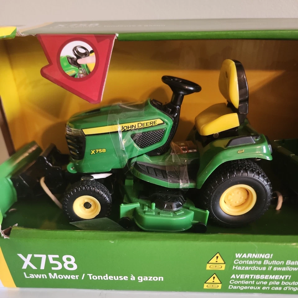 John Deere X758 Lawn Mower (Big Farm Series) 1:16 Scale Model - ERTL 47395 - Image 2 of 4